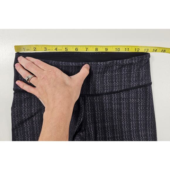 Lululemon 2 / 4 (?) black grey zigzag stretch capri leggings active gym run - Picture 6 of 6